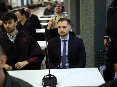 28. 11. 2024 - sojenje za umor Danijela Božića, Kava&scaron;ki klan. Na fotografiji Blaž Kadivec (desno) z odvetnikom Miho &Scaron;o&scaron;ićem. Foto: Tomaž Skale