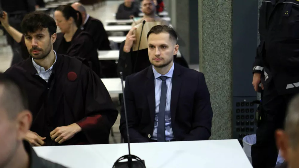 28. 11. 2024 - sojenje za umor Danijela Božića, Kava&scaron;ki klan. Na fotografiji Blaž Kadivec (desno) z odvetnikom Miho &Scaron;o&scaron;ićem. Foto: Tomaž Skale