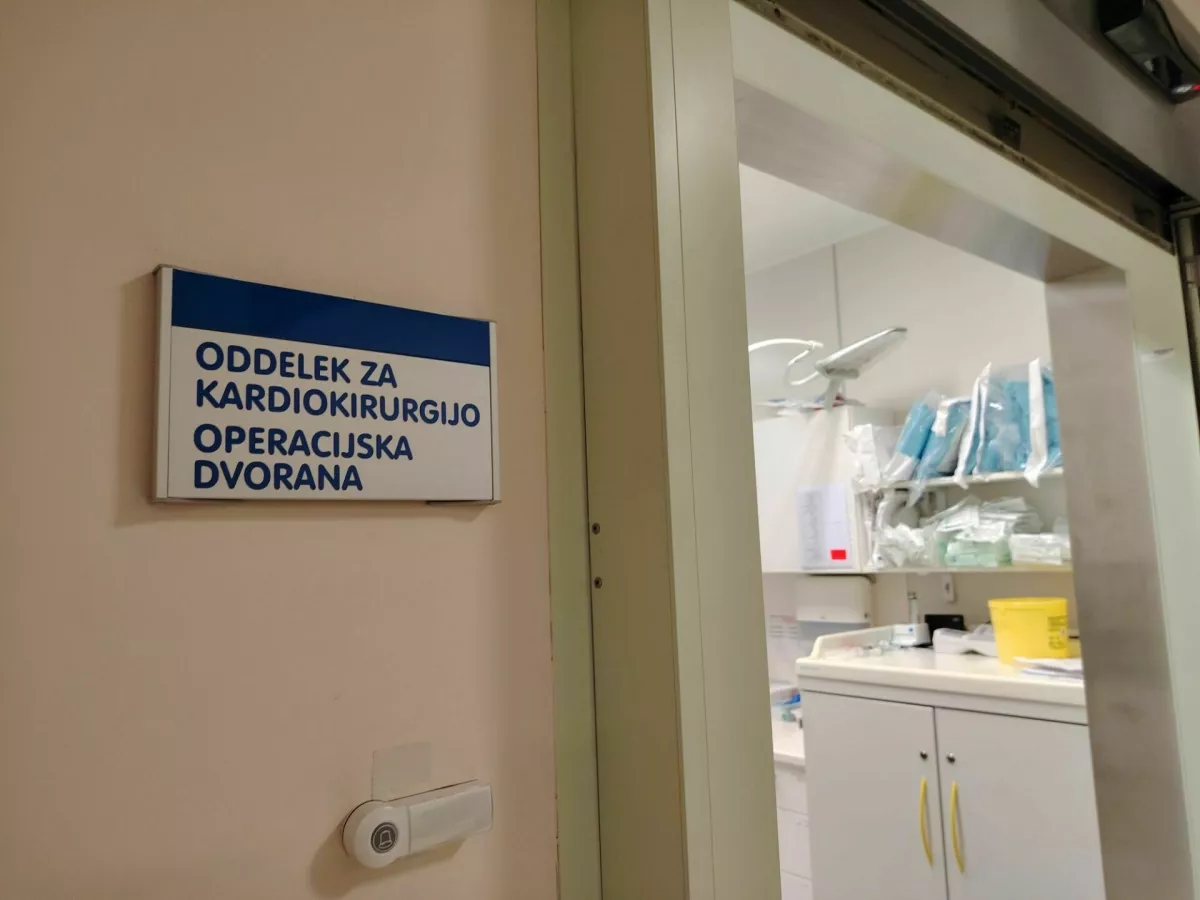 operacijska v SB Celje - kardiolo&scaron;ki - srčne operacije - vhod