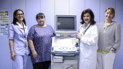 Medicinska sestra Martina Petric, pomočnica Biljana Đurković, zdravnica Nena Kopčavar Guček in socialna delavka Alenka Ugrin Vatovec (z leve) so nepogre&scaron;ljiv del ekipe v ljubljanski ambulanti pro bono./ Foto: Jaka Gasar