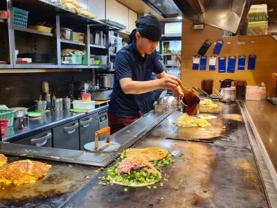 Okonomiyaki, Osaka / Foto: Maja Grobel&scaron;ek