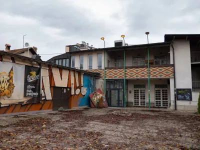 Legendarni objekt KUD Franceta Pre&scaron;erna sameva že tretje leto in ne kaže, da bo kmalu spet zaživel. Foto: Kolja Kragelj