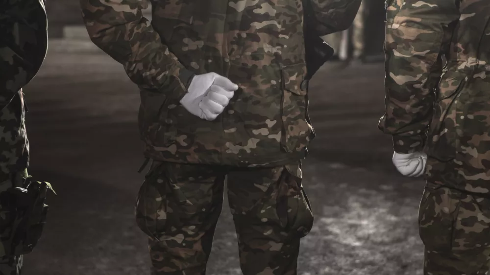 - simbolična fotografija - Slovenska vojska - 16.12.2015 - Spominski park Manevrske strukture narodne za&scaron;čite Kočevska Reka -  25. obletnica prvega postroja Slovenske vojske v Kočevski Reki - skupna proslava obeh veteranskih organizacij pod pokroviteljstvom predsednika republike Boruta Pahorja z naslovom Dan, ko je prvič zadi&scaron;alo po slovenski vojski.  ///FOTO: Luka Cjuha.