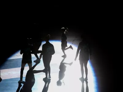 - simbolična fotografija, sence, &scaron;portna vzgoja mladine, gibanje, pomanjkanje gibanja, težave mladostnikov.- 05.10.2024. - Rokomet Krim Mercator - Storhamar v četrtem krogu evropske lige prvakinj.//FOTO: Bojan Velikonja