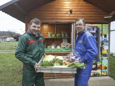 28.11.2024 - Prodaja zelenjave Mo&scaron;krič - Litijska cestaFOTO: LUKA CJUHA