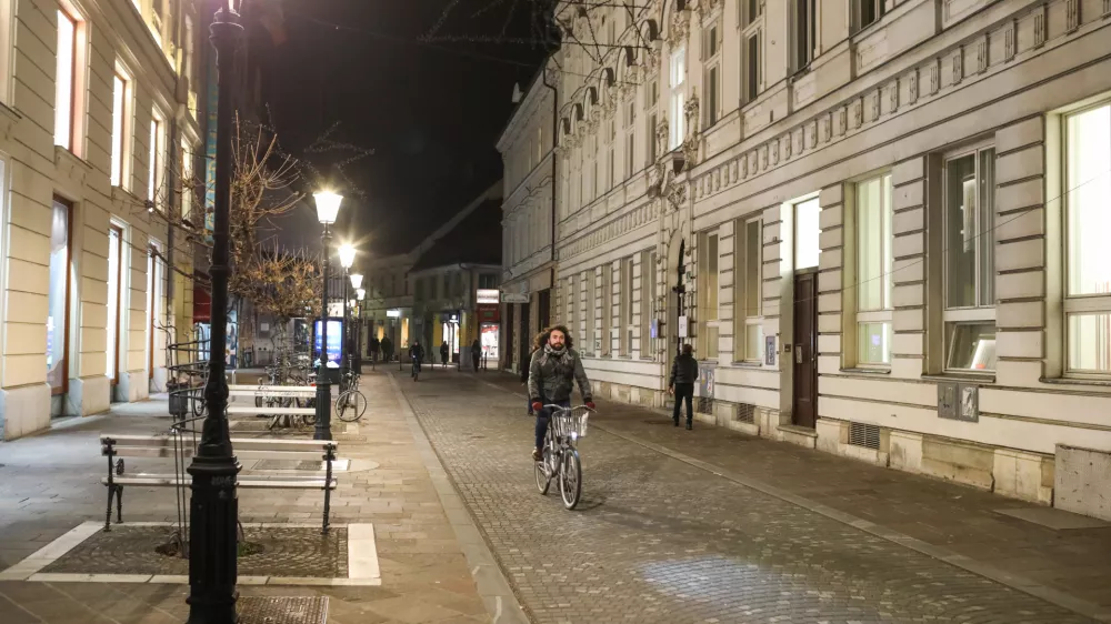 - 11.01.2023.Trubarjeva ulica..&ndash; Reportaža z naslovom "kako se delamo, da korone ni več". - Koronavirus COVID-19 v Sloveniji - FOTO:OPOMBA: DNEVNIKOV OBJEKTIV &ndash; REPORTAŽA 2023