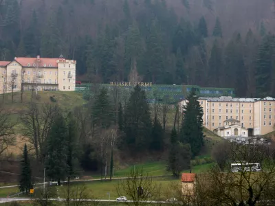 - Rimske Toplice 2014 - Zdravili&scaron;če Rimske terme, zdravje, turizem d. o. o. - od 3.3.2014 lastnik podjetje Terme Resort v lasti moskovskega podjetnika Valerija Arakelova, ki je kot edini dražitelj kupilo družbo v stečaju za 8,5 milijona evrov     //FOTO: Bojan Velikonja