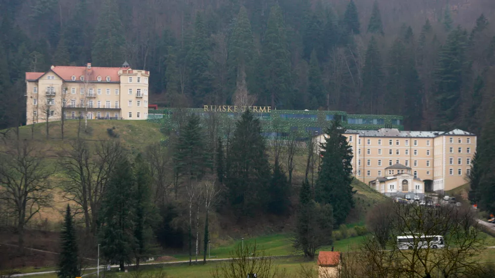 - Rimske Toplice 2014 - Zdravili&scaron;če Rimske terme, zdravje, turizem d. o. o. - od 3.3.2014 lastnik podjetje Terme Resort v lasti moskovskega podjetnika Valerija Arakelova, ki je kot edini dražitelj kupilo družbo v stečaju za 8,5 milijona evrov     //FOTO: Bojan Velikonja