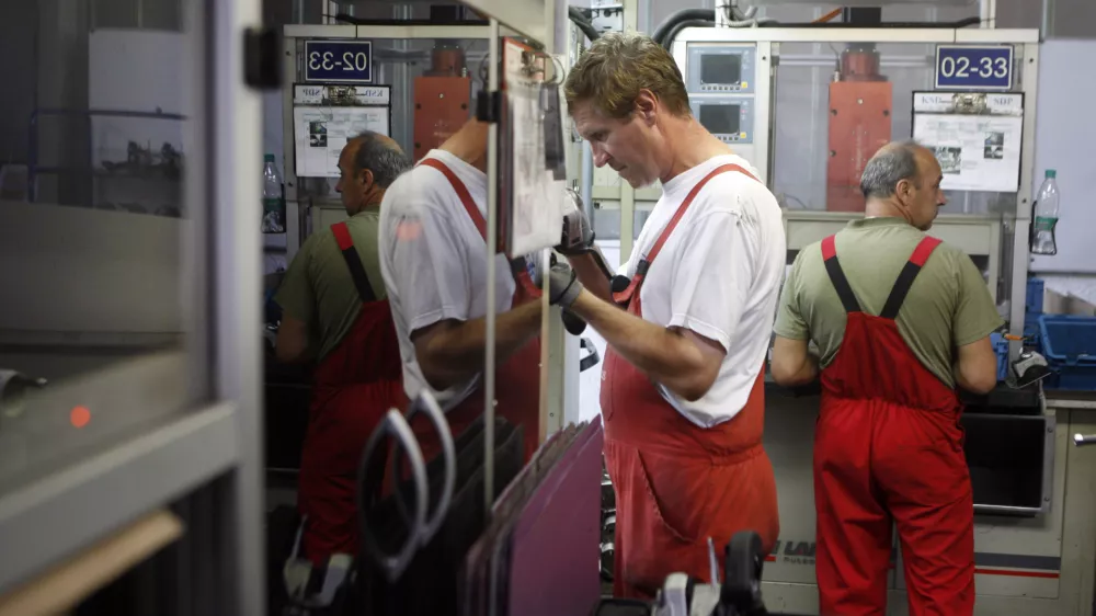 - CIMOS d.d., avtomobilska industrija, Koper - proizvodnja delov in opreme za motorna vozila, tovarna - //FOTO: Bojan Velikonja