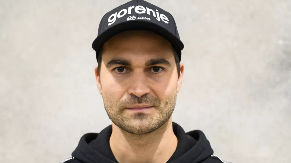 Robert Hrgota11.11. 2024 Predstavitev mo&scaron;ke in ženske reprezentance v smučarskih skokih v pred začetkom nove sezone svetovnega pokalaFOTO: Nik Erik Neubauer