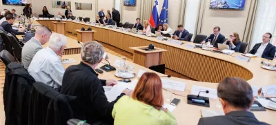 Ljubljana, vlada.Seja Ekonomsko-socialnega sveta (ESS), na kateri so med drugim obravnavali letno porocilo o bralni pismenosti, davcni paket, izvajanje zakona o dolgotrajni oskrbi ter porocilo strokovnega odbora ESS za spremljanje prihajajocih sprememb v zdravstvenem sistemu.