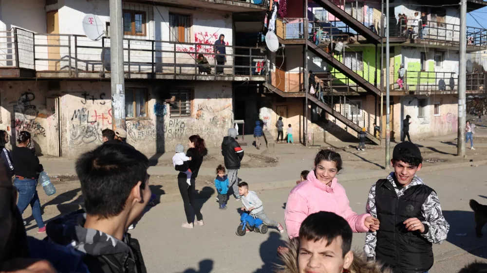 - februar 2024 - Lunik IX, romsko naselje, kjer živijo najsiroma&scaron;nej&scaron;i ljudje. Ko&scaron;ice, Slova&scaron;ka- romi, cigani, rev&scaron;čina, siroma&scaron;tvo, geto //FOTO: Jaka GasarOPOMBA: ZA OBJEKTIV - REPORTAŽA