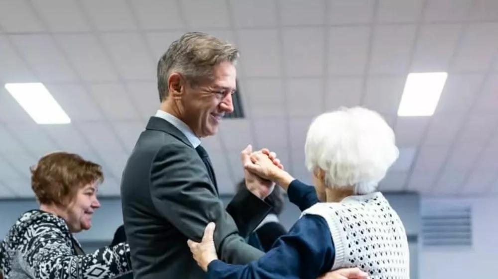 Robert Golob je obiskal dom za starej&scaron;e občane. F instagram Roberta Goloba