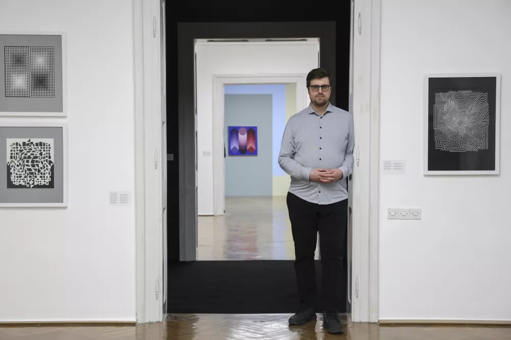 Gregor Dražil, kustos:

Med deli Vasarelyja in slovenskimi ter hrva&scaron;kimi avtorji sva s kolegom Božidarjem Zrinskim sku&scaron;ala vzpostaviti dialog.