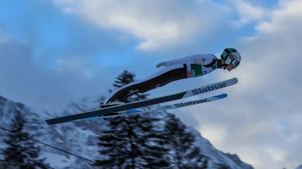 Lovro Kos je na treningih v Planici hitro na&scaron;el prave občutke. 