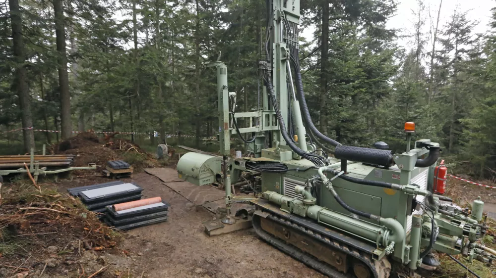 Selnica ob Dravi - Zgornji Boč - Črpalna hidroelektrarna (ČHE) Kozjak na Dravi - začetki del - analiza vode - vrtine - Avtor: Sa&scaron;o Bizjak