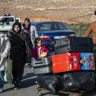 Syrian families arrive to cross into Syria from Turkey at the Cilvegozu border gate, near the town of Antakya, southern Turkey, Monday, Dec. 9, 2024. (AP Photo/Metin Yoksu)