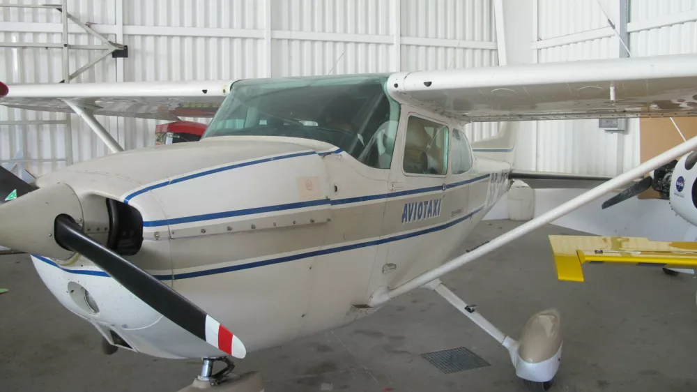 letali&scaron;če lesce Letalo Cessna C172N