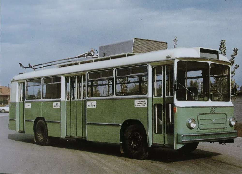Zadnji trolejbusi Rade Končar so bili izdelani v delavnicah sedanjega podjetja LPP leta 1967. / Foto: Neznan, Arhiv Lpp