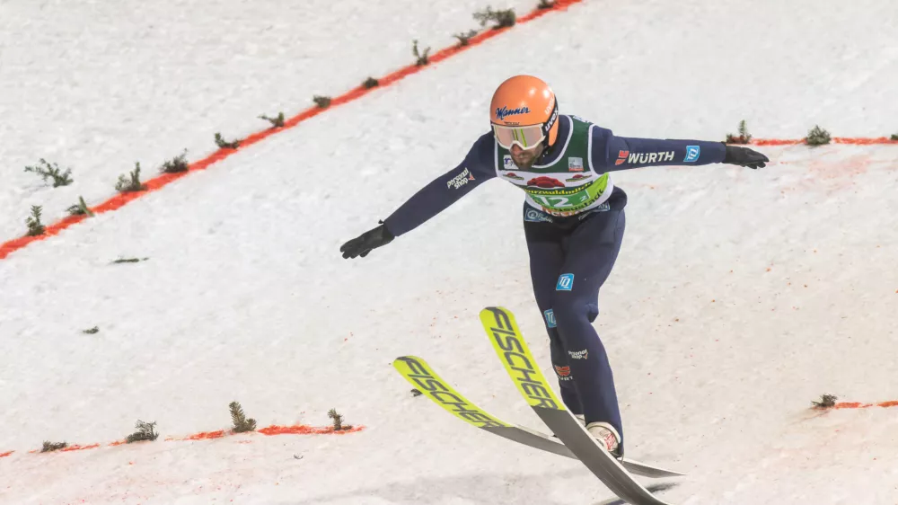 Nemec Pius Paschke je premočno najbolj&scaron;i skakalec svetovnega pokala, saj ima na osmih leto&scaron;njih tekmah posameznikov pet zmag ter po eno drugo, tretje in sedmo mesto. V svetovnem pokalu ima že 220 točk prednosti pred zasledovalci. Foto:&nbsp;DPA