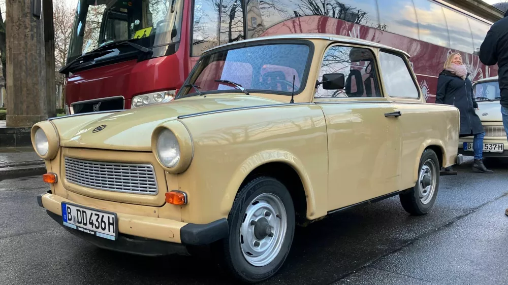 Trabant je v Vzhodni Nemčiji veljal za ljudski avto, različico 601 so izdelali v 2,8 milijona primerkih. Ni bil ravno zmogljiv, prav tako ne pretirano udoben, bil pa je priljubljen. Foto:&nbsp;Matej &Scaron;takul