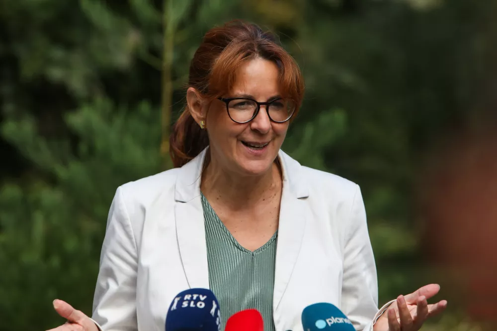 Andreja Katič, pravosodna ministrica

Projekt Učinkovito pravosodje je pomemben korak naprej pri modernizaciji slovenskega pravosodnega sistema in dokaz, da skupaj lahko ustvarimo pravično, učinkovito in sodobno pravosodje, ki bo v prihodnosti &scaron;e bolje služilo potrebam na&scaron;ih državljanov.