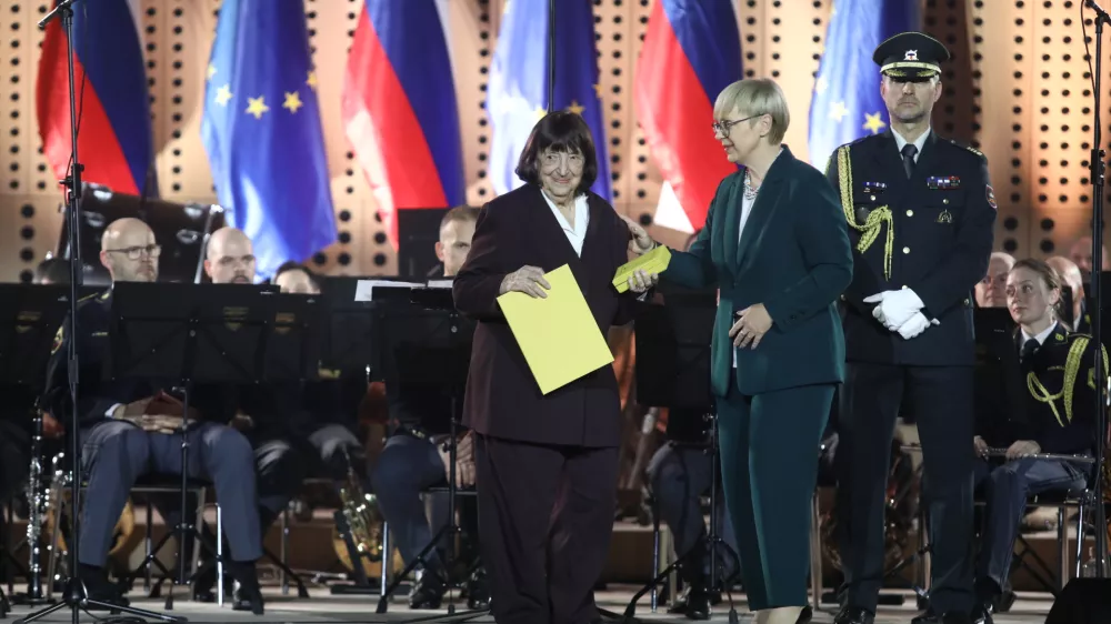 Zlati red za zasluge je dobila pediatrinja, psihiatrinja in humanitarka Anica Miku&scaron; Kos. Foto: Luka Cjuha