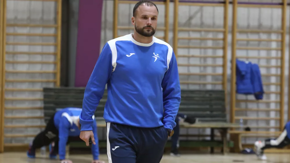 selektor mo&scaron;ke rokometne reprezentance Uro&scaron; Zorman- 26.12.2022 &ndash; mo&scaron;ka rokometna reprezentanca - uvodni trening mo&scaron;ke reprezentance - priprave za nastop na SP 2023 na Poljskem in &Scaron;vedskem.&nbsp;//FOTO: Luka Cjuha
