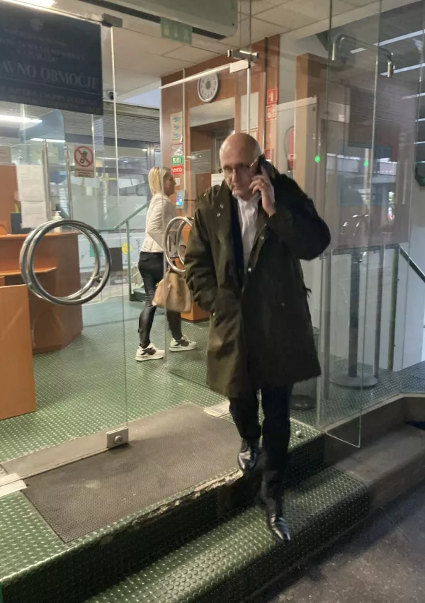 Blaž Žibret, odvetnik: &raquo;Skrb vzbujajoče je, da domača sodi&scaron;ča teh očitnih kr&scaron;itev niso prepoznala in so pri tem celo opustila svojo dolžnost, da jih prepoznajo.&laquo;

&nbsp;