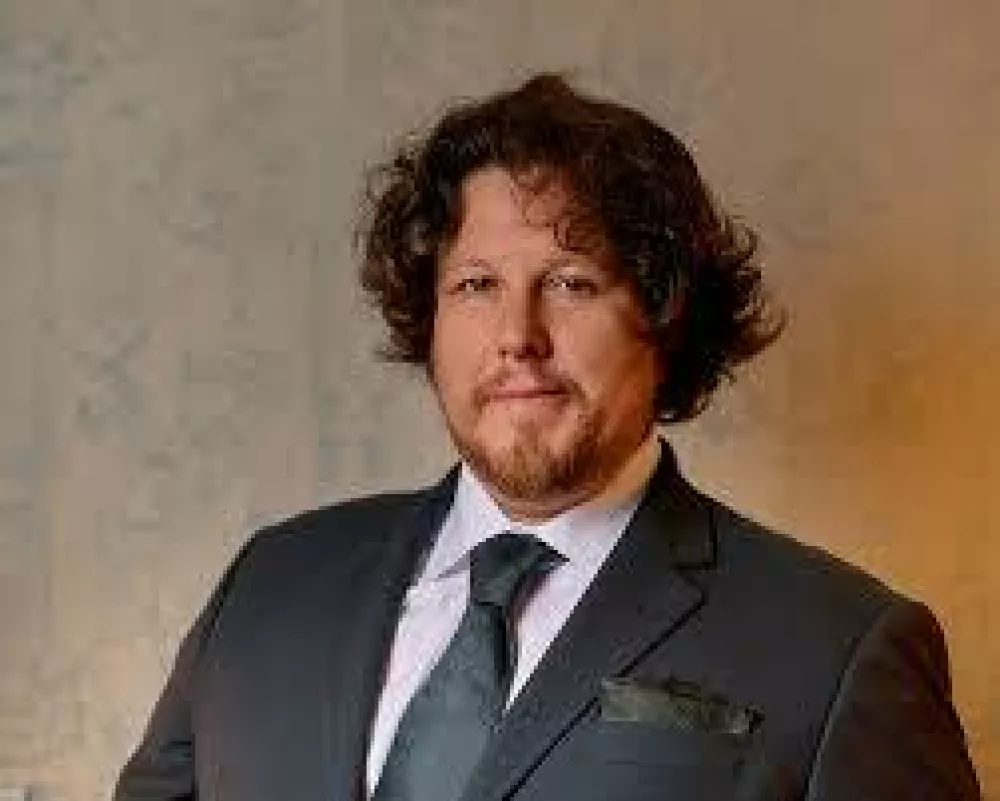 Tur&scaron;ki tenorist Deniz Leone bo na gala koncertu opernih arij 27. decembra v Gallusovi dvorani Cankarjevega doma zamenjal napovedanega urugvajskega tenorista Edgarda Rocho. Foto: Luke's Lab