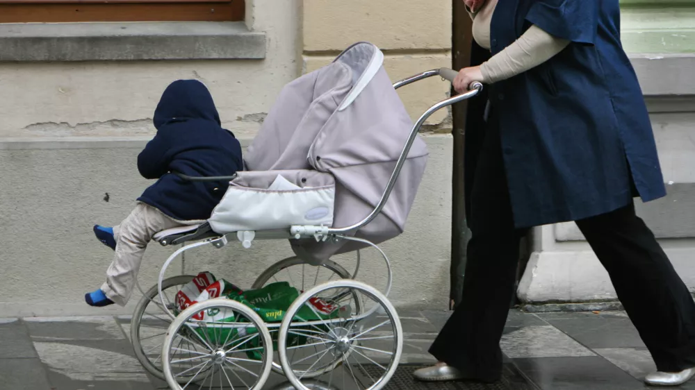 Čeprav so v Ljubljani in njeni okolici nekateri pediatri na papirju &scaron;e prosti, so star&scaron;i dojenčkov v praksi zelo pogosto zavrnjeni. Minuli teden sprejeta interventna zakonodaja oskrbe otrok brez zdravnika ne ureja. Foto: Tomaž Skale&nbsp;