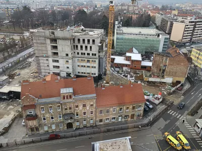 Zaradi samovolje Tomaža Pliber&scaron;ka je zamuda pri izvedbi projekta presegla 13 mesecev. GH Holding mesečno zaračunava 90.000 evrov zaradi zaustavitve gradnje. Foto: Sa&scaron;o Bizjak, Večer