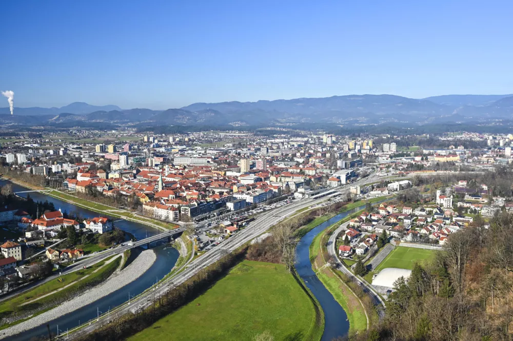 Pogled z razgledi&scaron;ča na Celje / Foto: Franci Horvat