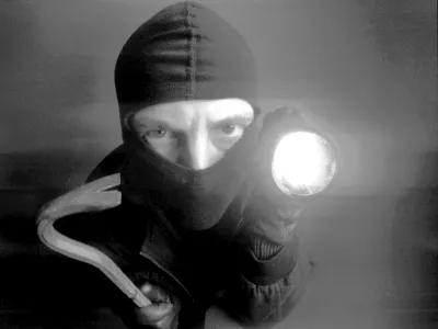 Vlomilec tatovi kriminal------&scaron;tirikolonka