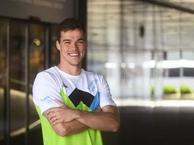 Peter John Stevens je letos &scaron;e poziral v olimpijskih oblačilih, nato pa se mu v Pariz ni uspelo prebiti v njegovi drugi najbolj&scaron;i disciplini 100 m prsno. Foto: Nik Erik Neubauer&nbsp;