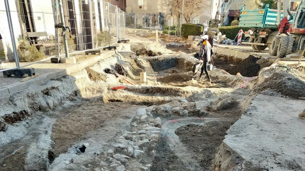 Arheologi na delu v La&scaron;kem