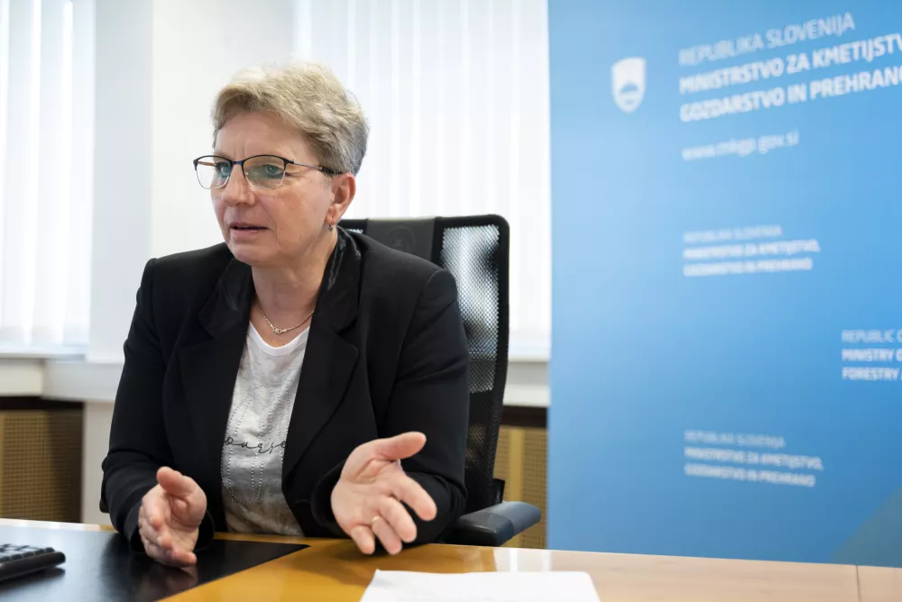 - 09.05.2023 - Irena &Scaron;inko, kmetijska inženirka in pravnica - ministrica za kmetijstvo, gozdarstvo in prehrano od 1. junija 2022 v 15. slovenski vladi pod vodstvom Roberta Goloba//FOTO: Nik Erik NeubauerOPOMBA: DNEVNIKOV OBJEKTIV &ndash; INTERVJU 2023