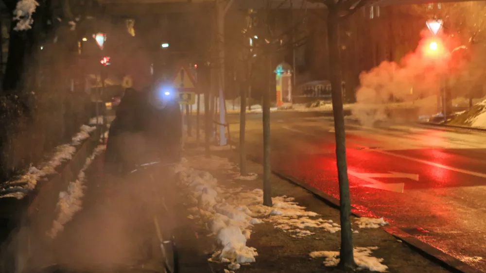 - 06.03.2018 - simbolična fotografija - onesnaženost zraka v Ljubljani - dim - du&scaron;ikov dioksid - avtomobilizem - prepoved dizelskih vozil - kolesarstvo //FOTO: Tomaž Skale