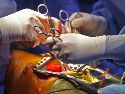 Ustrezne prostorske in kadrovske zmogljivosti bi bilo treba zagotoviti na vseh ravneh zdravstva, ugotavljajo zastopniki pacientovih pravic, ki izpostavljajo tudi organizacijske slabosti. Fotografija je simbolična. Foto: Tomaž Skale&nbsp;