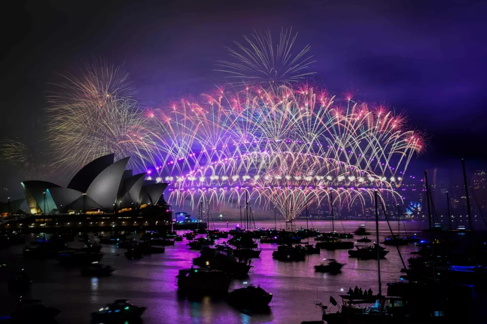 31 December 2024, Australia, Sydney: Fireworks illuminate the sky over the Opera House and the Harbour Bridge during New Year's Eve celebrations. Photo: Bianca De Marchi/AAP/dpa