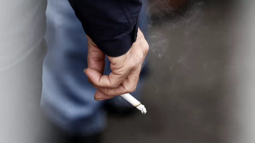 - ilustrativna fotografija - kajenje - kadilci - zasvojenost//FOTO: Luka Cjuha
