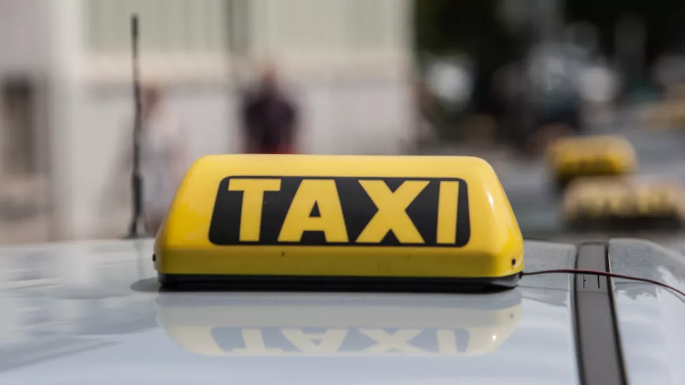 - 24.07.2015 - Taksisti v Ljubljani - konkurenčni taksi prevozi - prihod nizkocenovnih avtotaksi storitev na slovenski trg - TAXI   //FOTO: Maja Marko