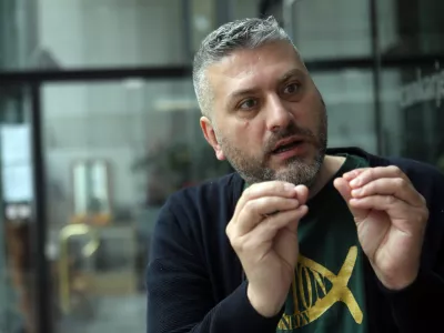 - 05.10.2021 - Damir Imamović, bo&scaron;nja&scaron;ki glasbenik, pevec in skladatelj - ustvarja tradicionalno glasbo Bosne in Hercegovine, sevdah ali sevdalinke - dobitnik nagrade The Best of Europe britanske glasbene revije Songlines //FOTO: Tomaž Skale