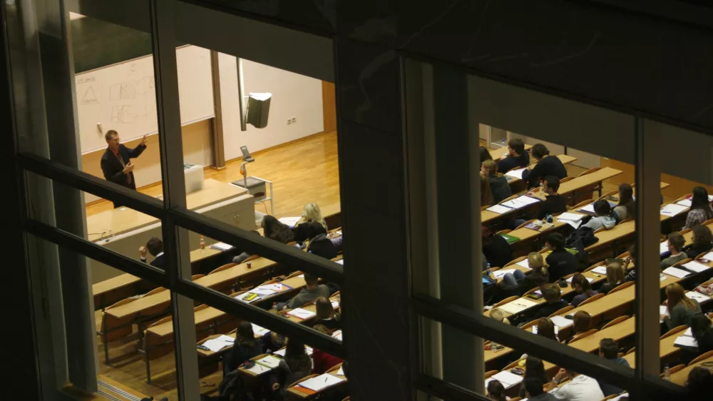 Vse več mladostnikov posega po tako imenovanih pametnih drogah, ki naj bi izbolj&scaron;ale kognitivne sposobnosti, kar se uradno imenuje tudi intelektualni doping. Fotografija je simbolična. Foto: Matej Pov&scaron;e