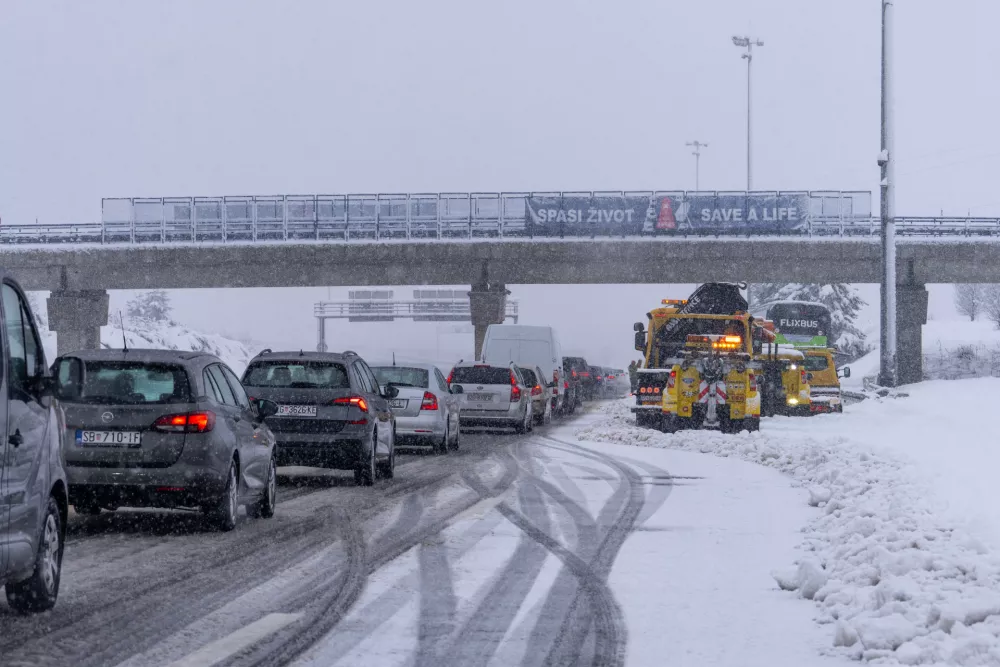 Nesreča se je zgodila na hrva&scaron;ki avtocesti A1 med priključkoma Peru&scaron;ić in Gospić. Foto: PIXSELL
