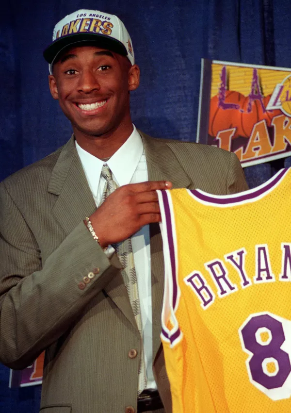 17-letni Kobe Bryant julija 1996:&nbsp;v ligo NBA se je podal neposredno iz srednje &scaron;ole. / Foto: AP