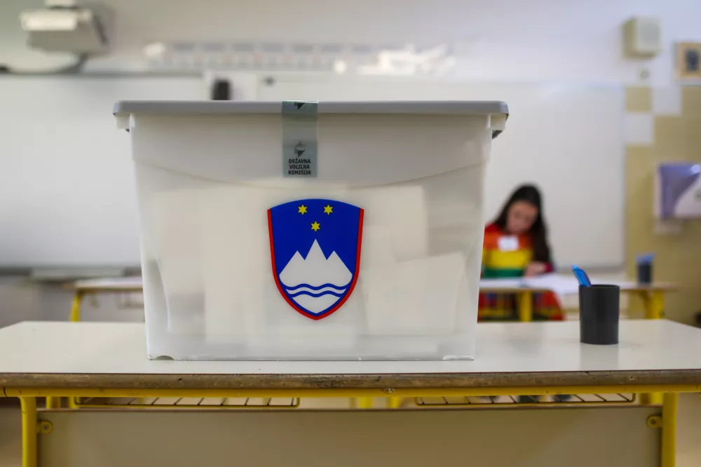 - Voli&scaron;če O&Scaron; Valentina Vodnika, Zg. &Scaron;i&scaron;ka -- 24.04.2022 &ndash; Parlamentarne volitve 2022 - Volitve devetega sklica Državnega zbora Republike Slovenije - druge redne državnozborske volitve po letu 2008 //FOTO: Bojan Velikonja