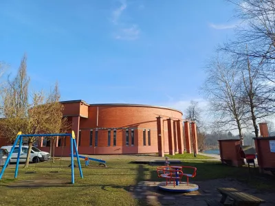 Četrto malo fotovoltaično elektrarno so decembra lani postavili na strehi knjižnice Medvode. Foto:&nbsp;Tina Jereb