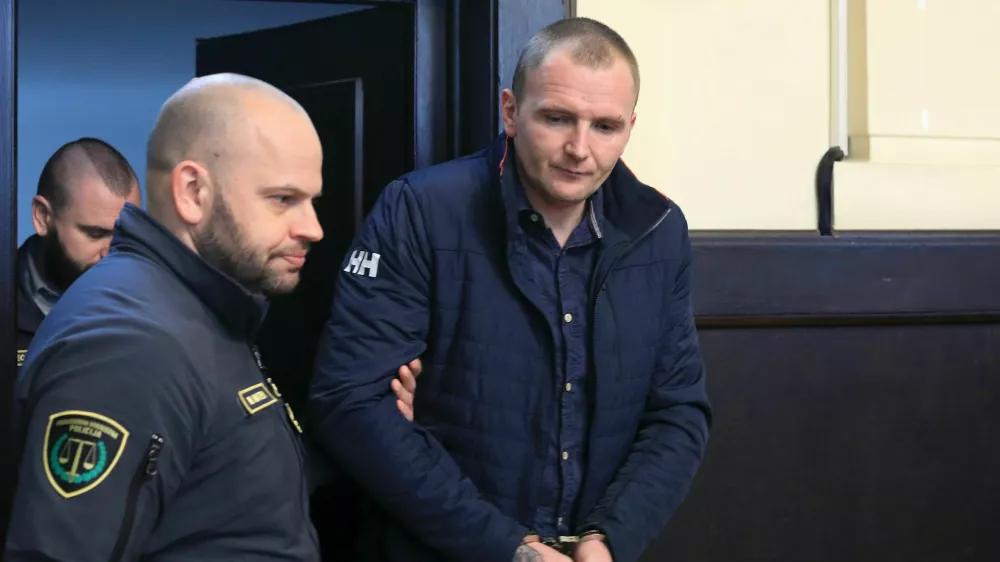 Sedina &Scaron;i&scaron;ića so zaradi varnosti obkrožali &scaron;tirje pravosodni policisti. F Andrej Petelin&scaron;ek, Večer