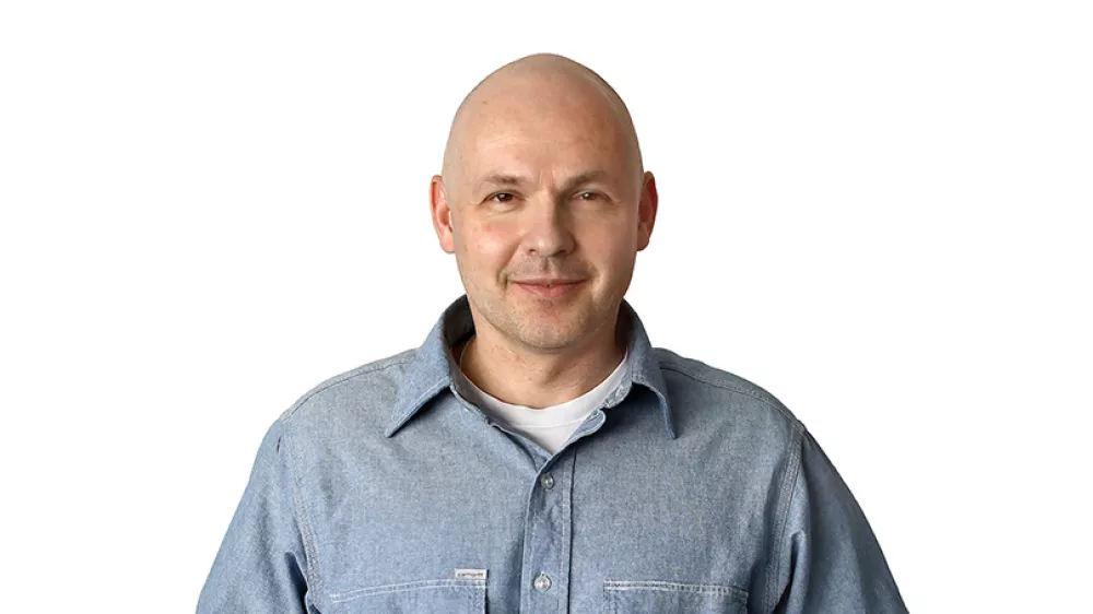 Peter Lov&scaron;in novinar DnevnikZA ONLINE - Redakcija Dnevnik 2024 - portreti za komentarje in kolumne - kolumnisti - komentatorji &ndash; novinarji - portret